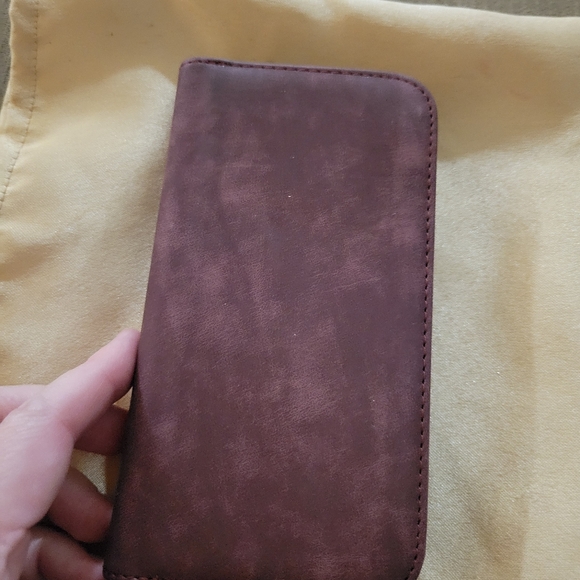 15 Iphone 15 cases NEW!!! Girly!!! Wristlets and cases - Picture 9 of 16